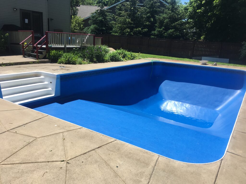 Need a new pool liner? Call Blue Wave Pool & Spa